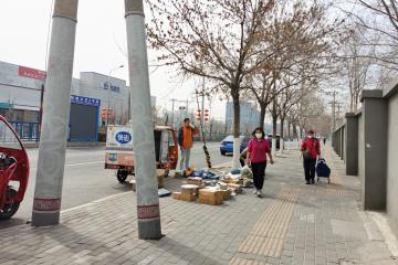 北京多數(shù)小區(qū)仍未放行快遞 個別嘗試“無接觸”配送
