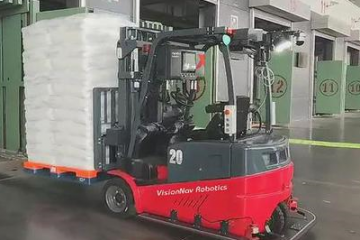 國內首個廂式貨車無人叉車裝箱，未來機器人新突破！