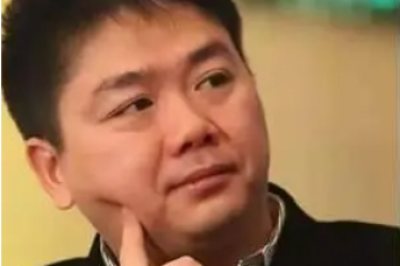 劉強(qiáng)東重回聚光燈下，徐雷亮相官方場合