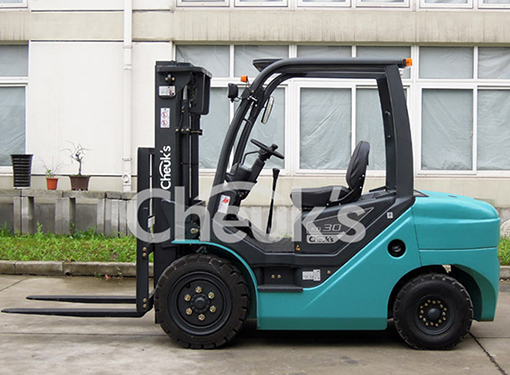 3.0噸內(nèi)燃平衡重式叉車(chē) KB30標(biāo)配手排檔紅色藍(lán)色可選