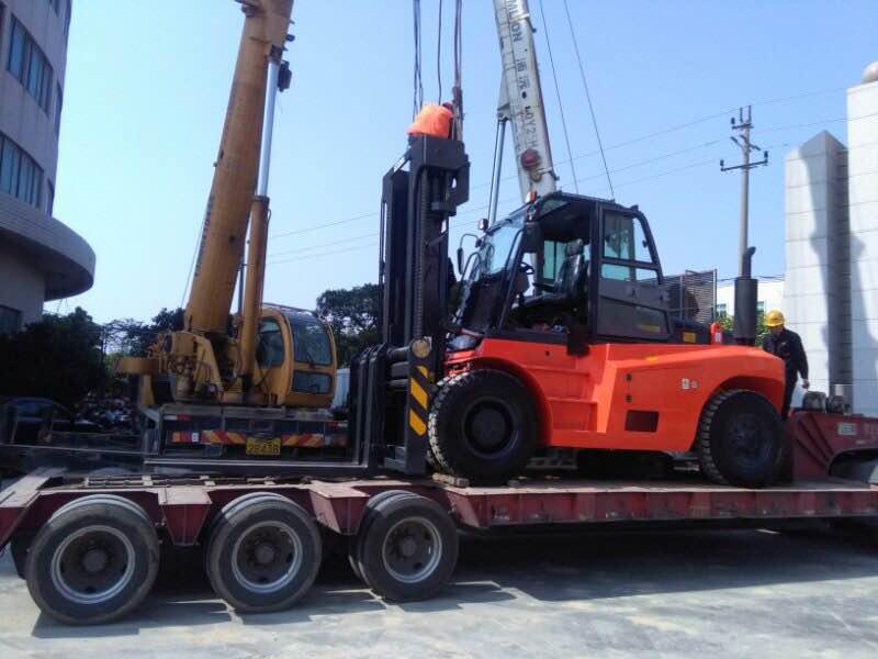 設(shè)備搬運(yùn)13.5噸叉車(chē)|采購(gòu)出租重型13.5噸叉車(chē)價(jià)格