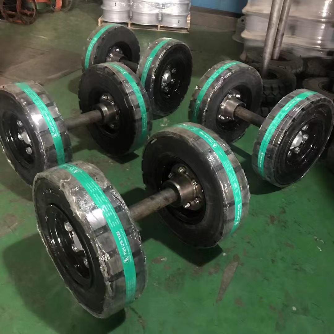 定做開挖臺車輪胎隧道拖車軸直徑800型900型高載重高質(zhì)量輪胎
